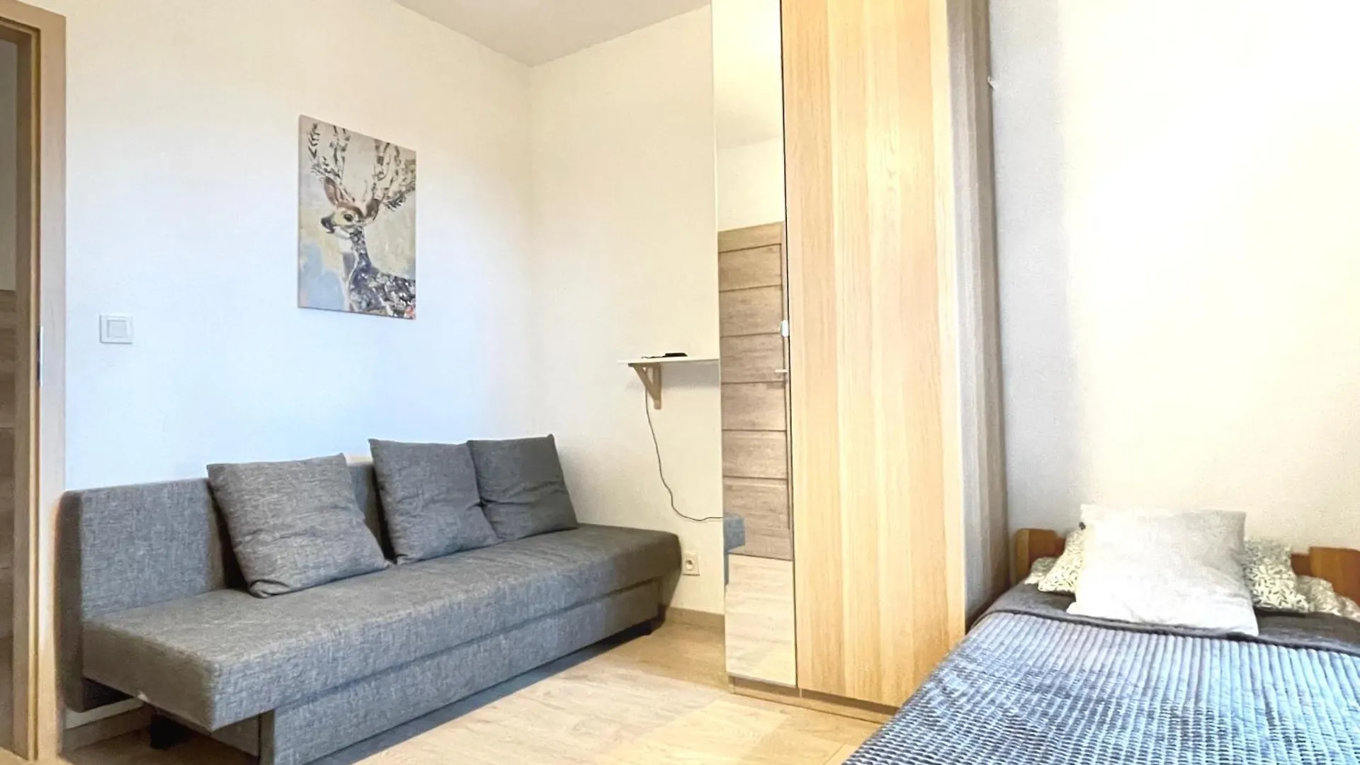 Superior Komputerowa, 4 Rooms, 3 Bedrooms, Airport-City Train, Metro! 24H Reception! Warsaw 0*,