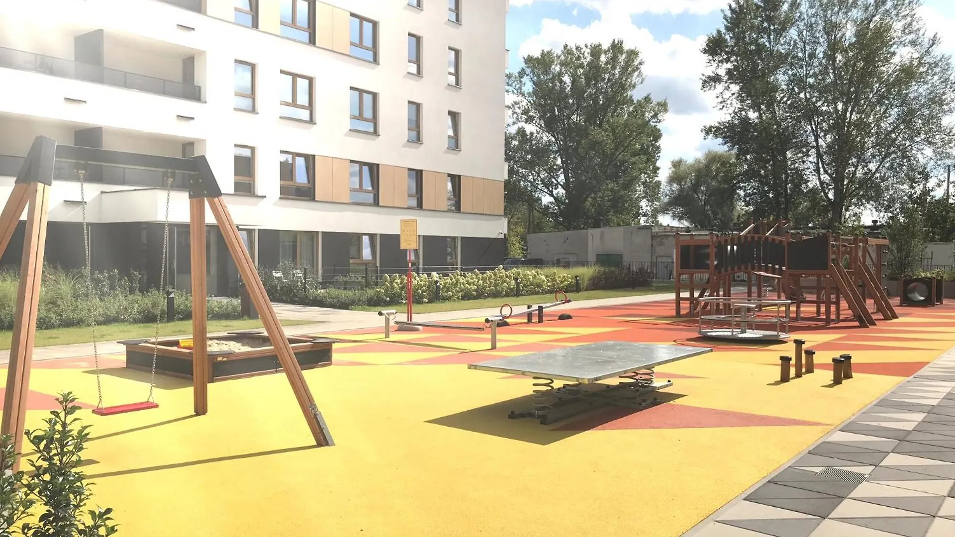 Apartment Superior Komputerowa, 4 Rooms, 3 Bedrooms, Airport-City Train, Metro! 24H Reception! Warsaw