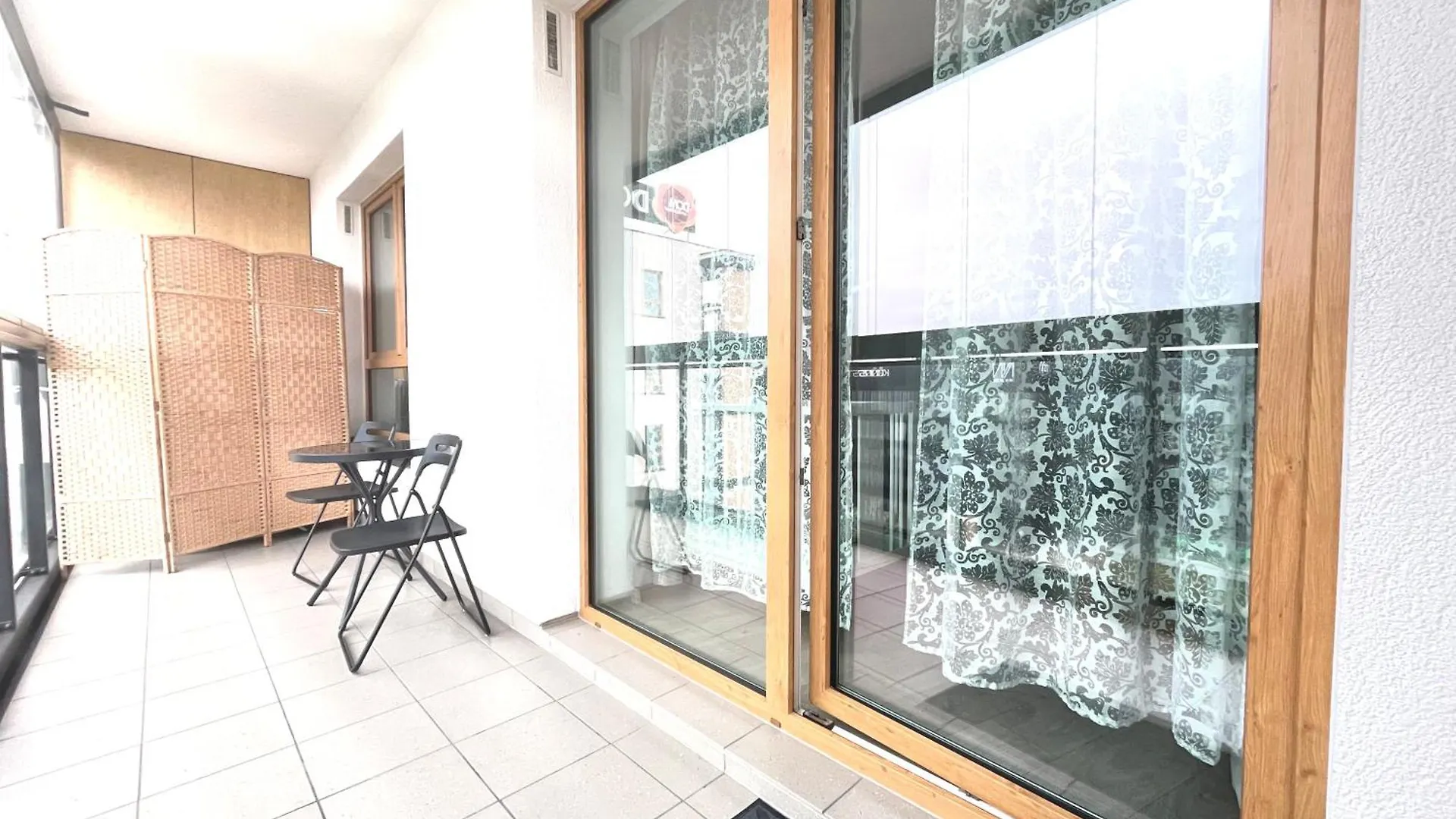 Superior Komputerowa, 4 Rooms, 3 Bedrooms, Airport-City Train, Metro! 24H Reception! Warsaw 0*,  Poland