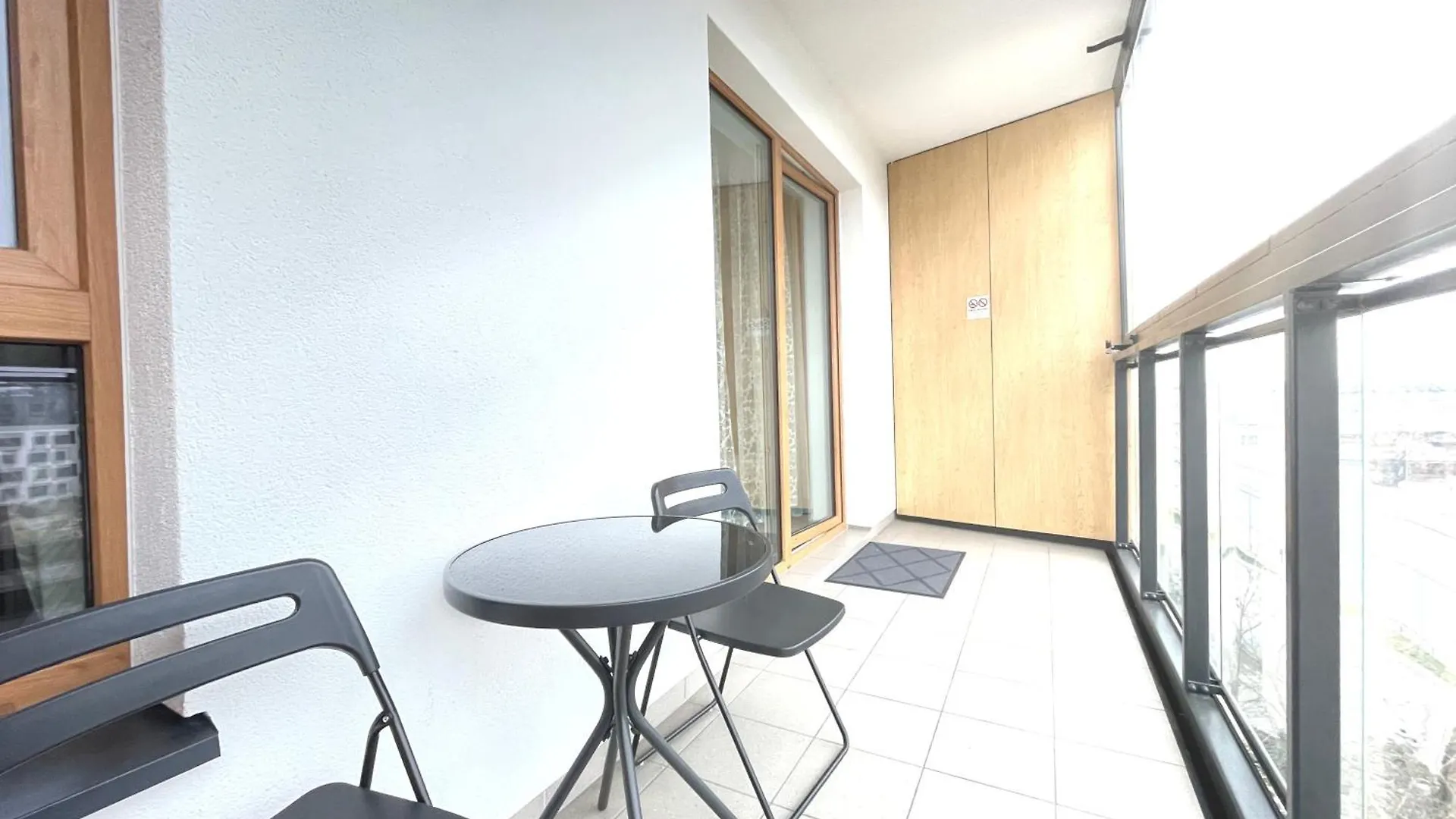 Apartment Superior Komputerowa, 4 Rooms, 3 Bedrooms, Airport-City Train, Metro! 24H Reception! Warsaw