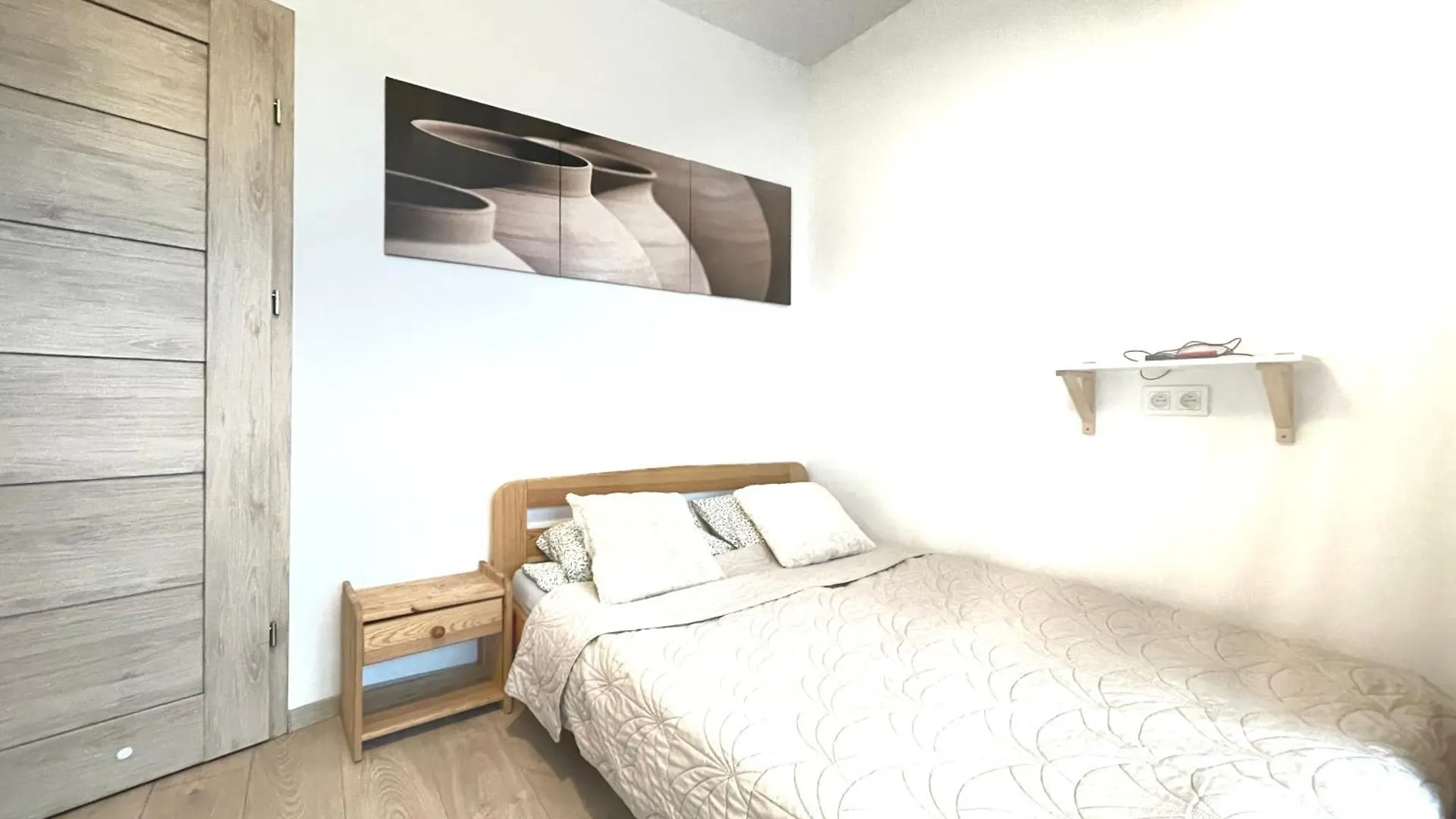 Superior Komputerowa, 4 Rooms, 3 Bedrooms, Airport-City Train, Metro! 24H Reception! Warsaw Apartment
