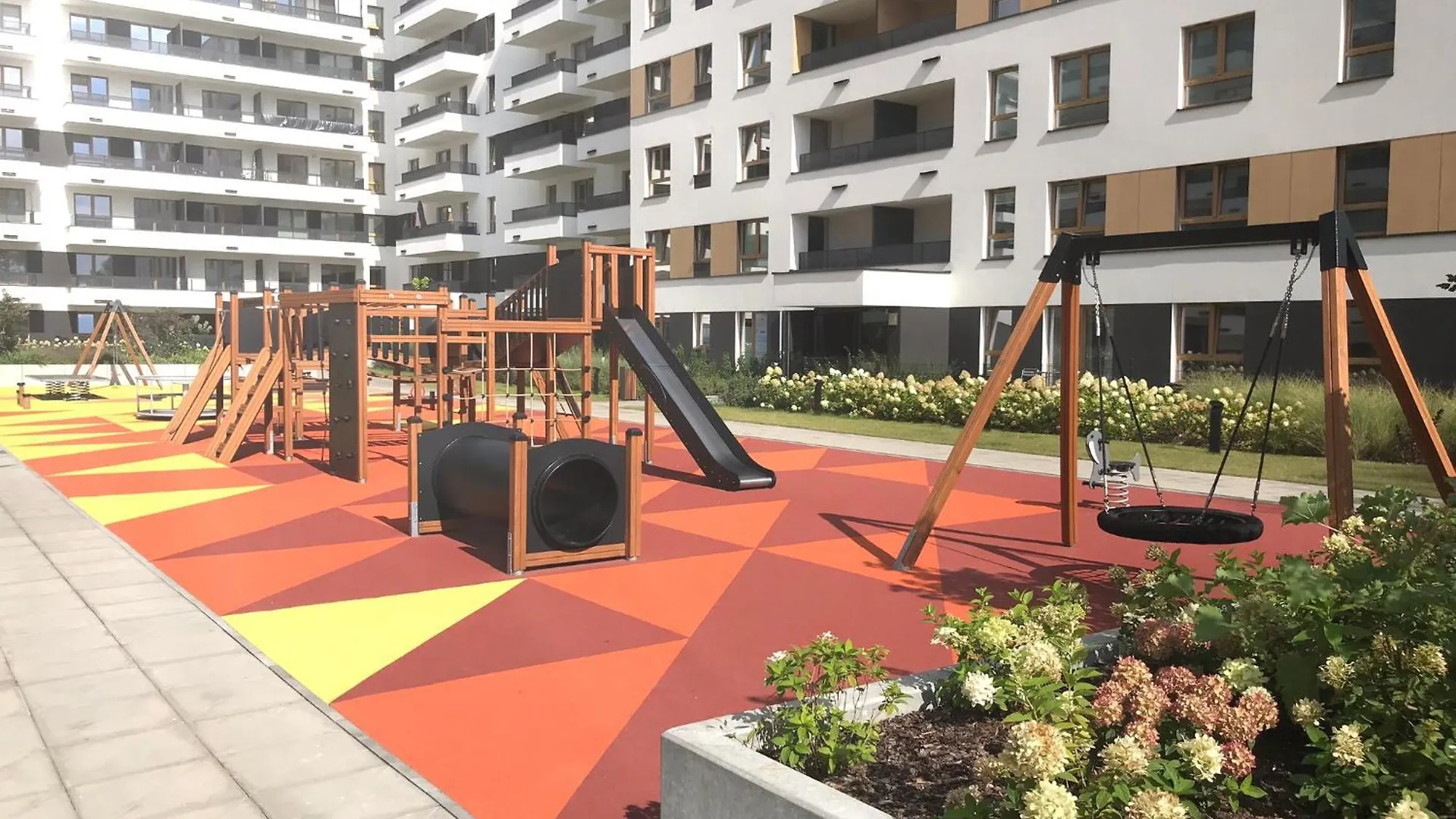 Superior Komputerowa, 4 Rooms, 3 Bedrooms, Airport-City Train, Metro! 24H Reception! Warsaw